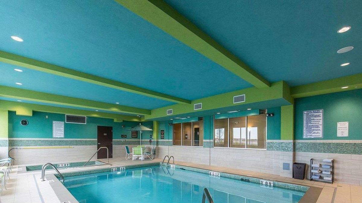 Comfort Inn Suites Calgary Airport North Lodgelink