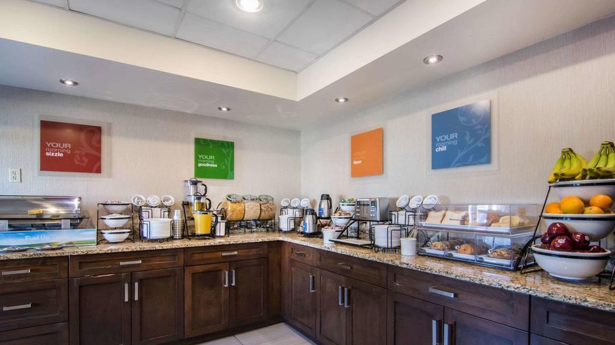 Comfort Inn Suites Calgary Airport South Lodgelink