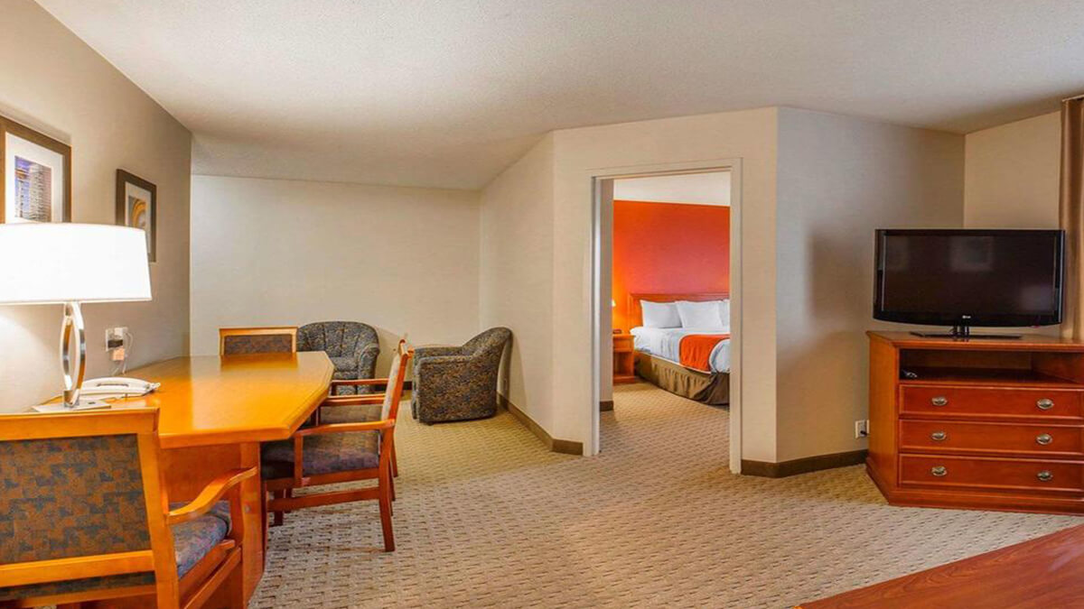 Comfort Inn Suites Calgary South Lodgelink