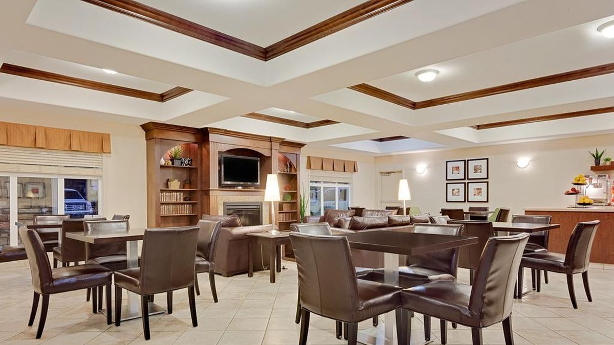 Ramada Lac La Biche - LodgeLink